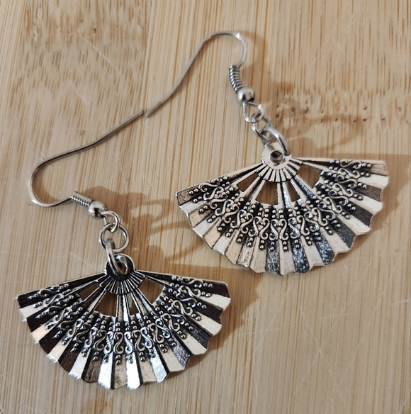 Hand Crafted Jewelry - Hand Crafted Elegant Silver Fan Pierced Earrings
